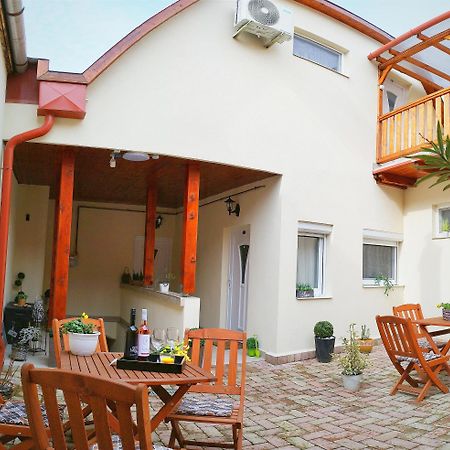 Varfal Apartman Eger Luaran gambar