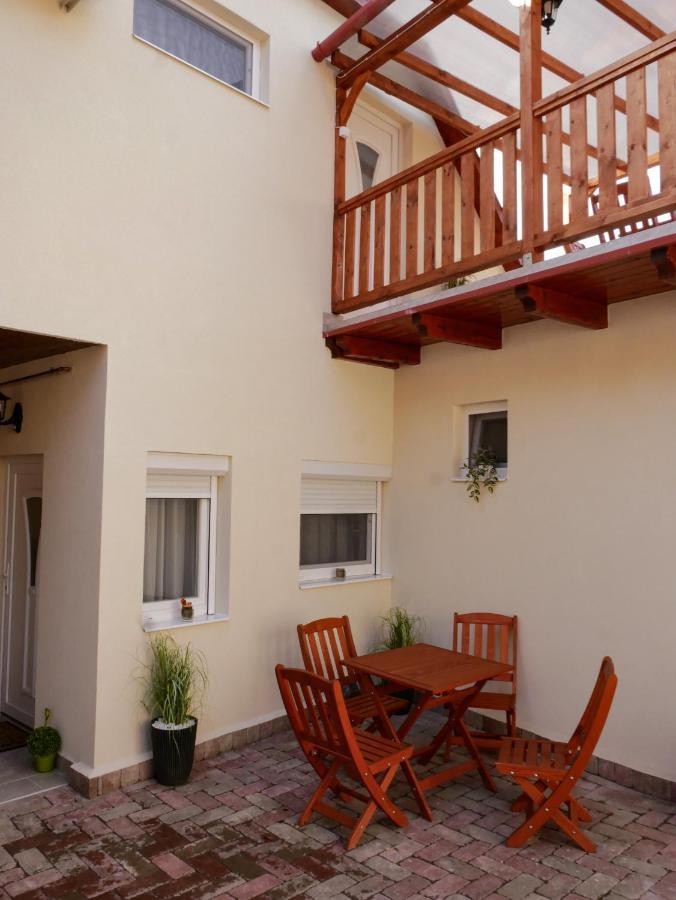Varfal Apartman Eger Luaran gambar