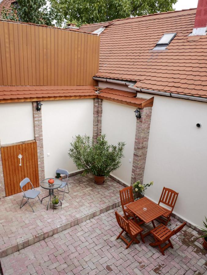 Varfal Apartman Eger Luaran gambar