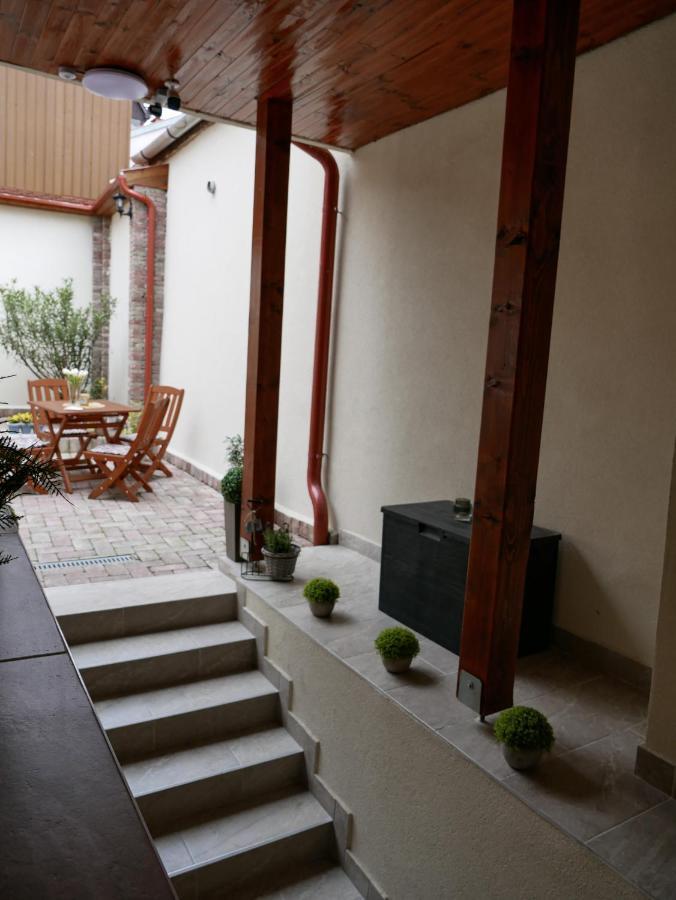 Varfal Apartman Eger Luaran gambar