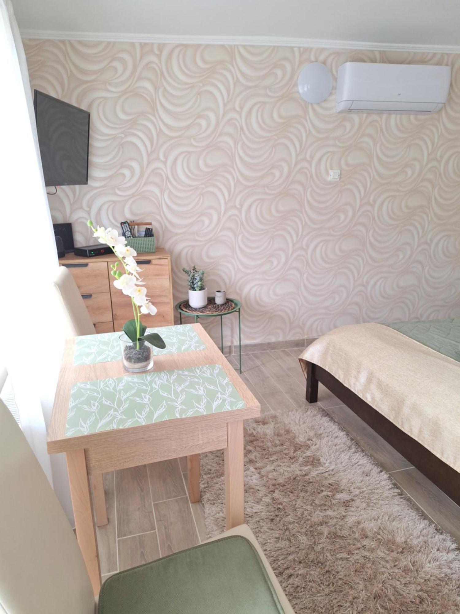 Varfal Apartman Eger Luaran gambar