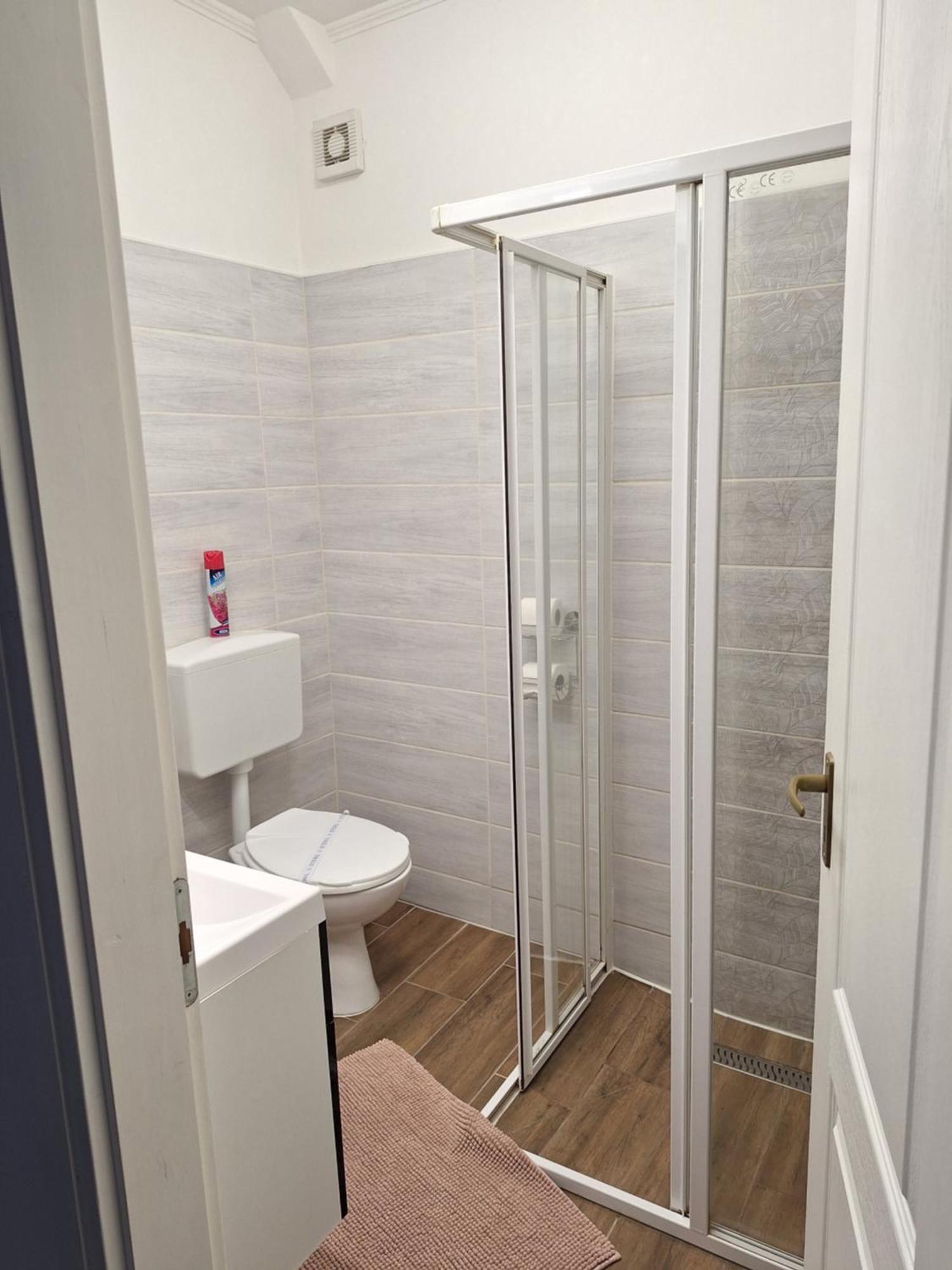 Varfal Apartman Eger Luaran gambar