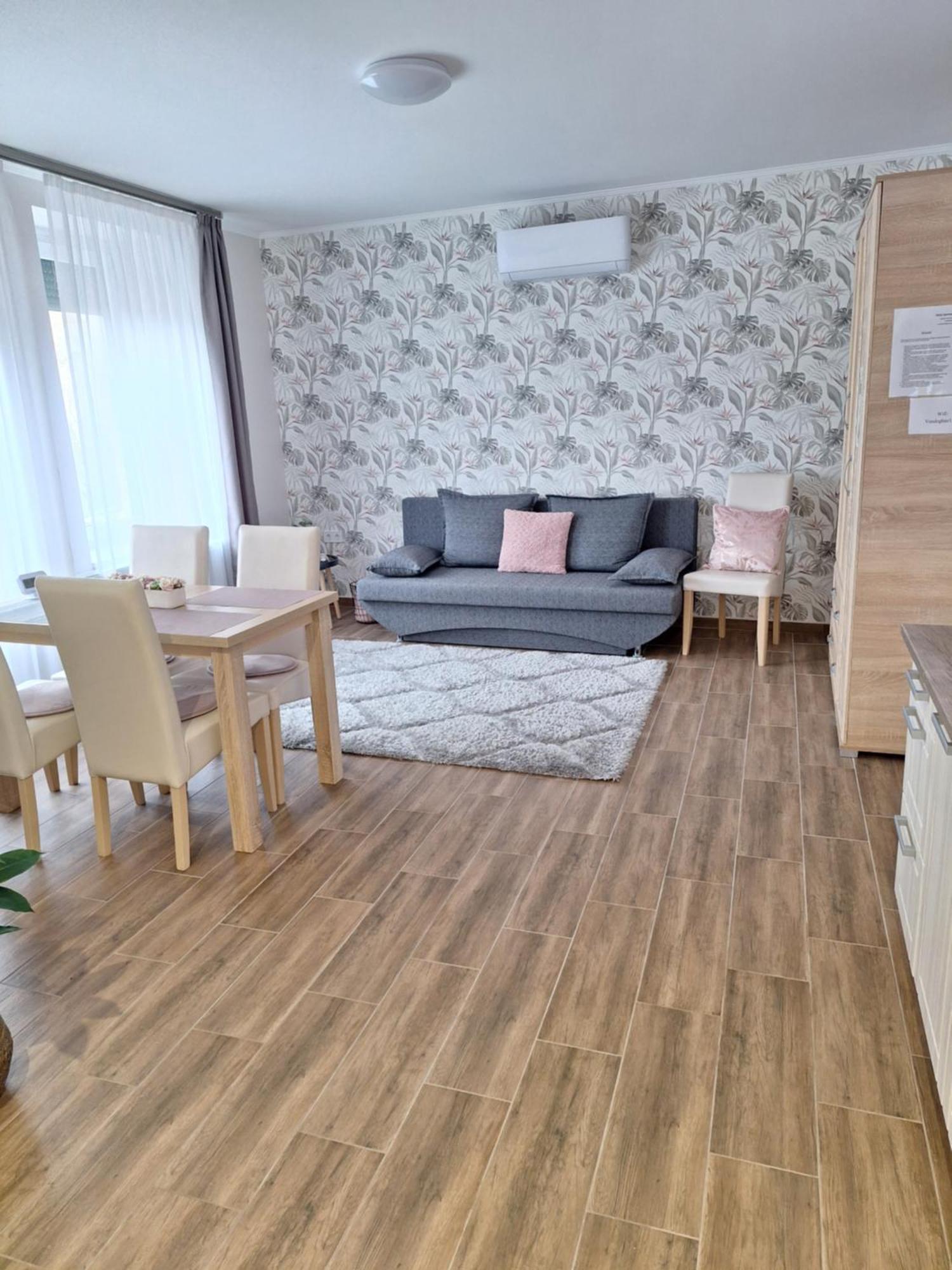 Varfal Apartman Eger Luaran gambar