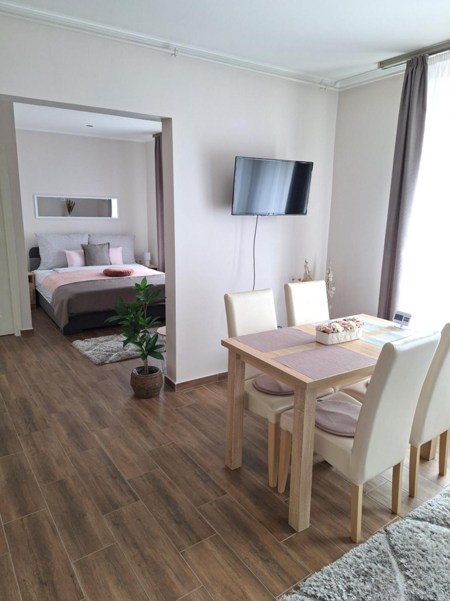 Varfal Apartman Eger Luaran gambar