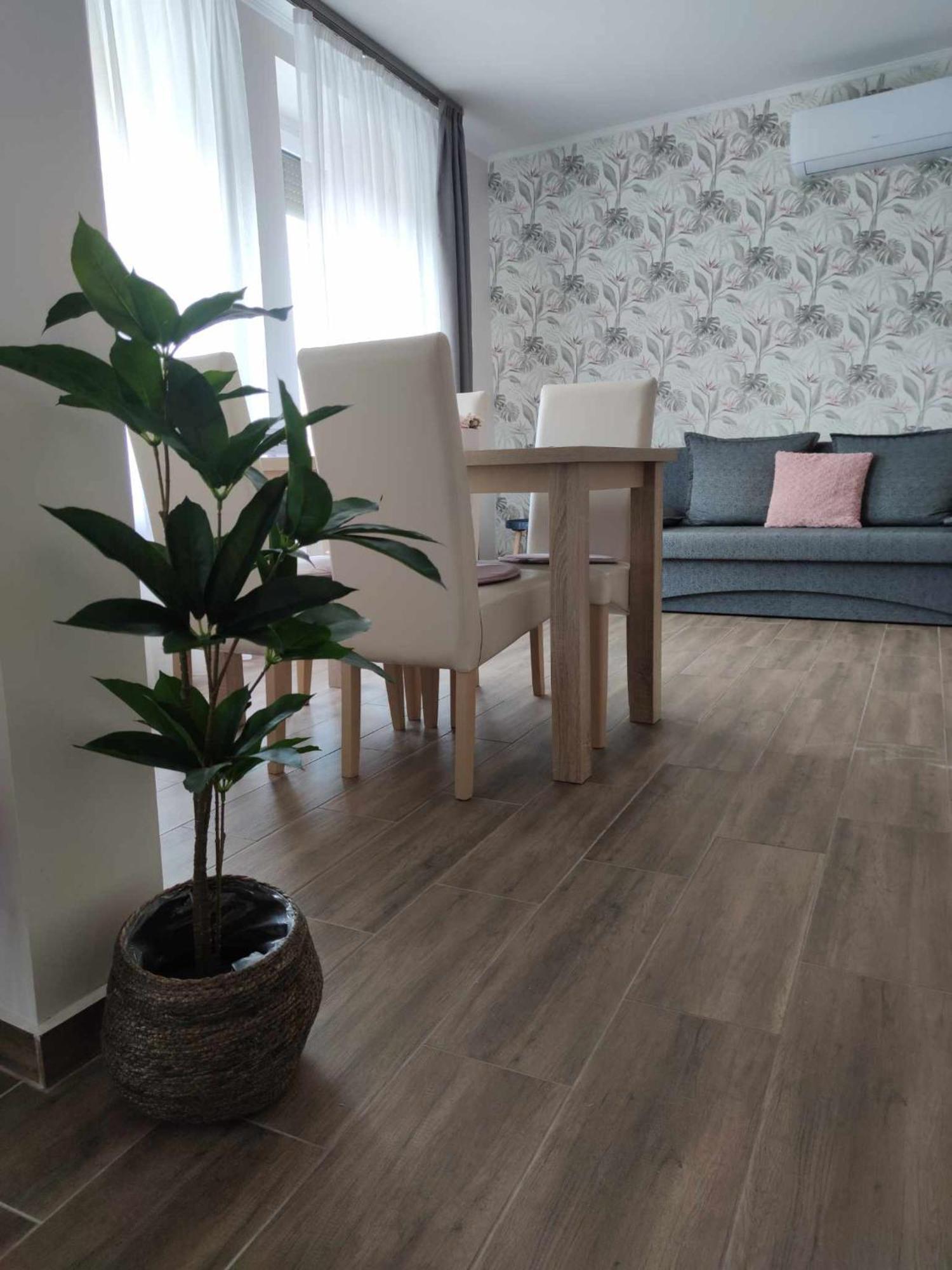 Varfal Apartman Eger Luaran gambar