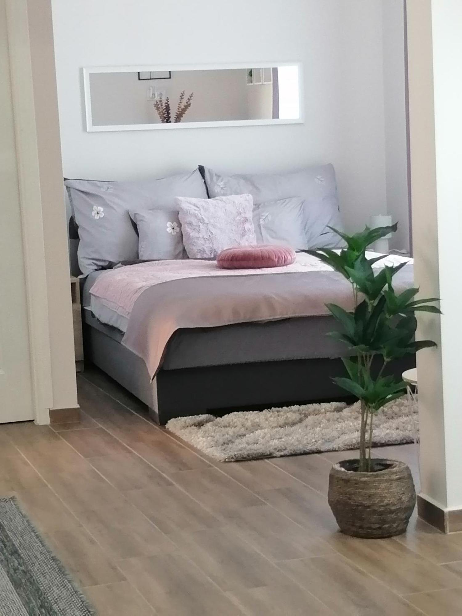 Varfal Apartman Eger Luaran gambar