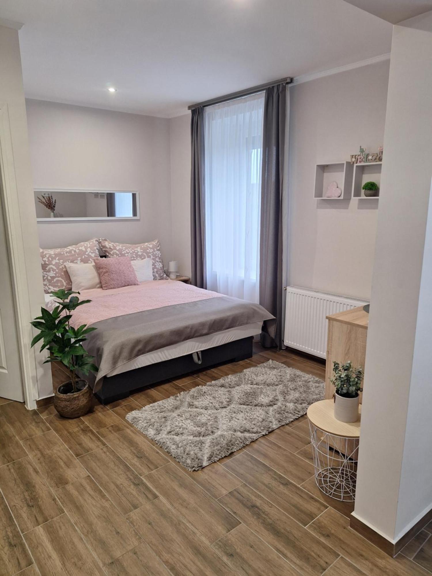 Varfal Apartman Eger Bilik gambar